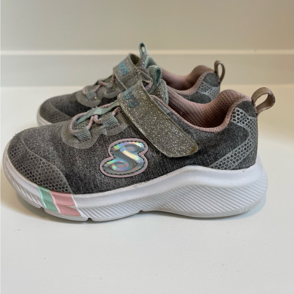 Girls Skechers Sneakers 9